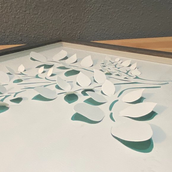 Paper Leaf Portrait Frame Decor 14 x14 - Picture 3 of 8